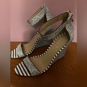 Artelier Nicole Miller Zipper Wedge Sandals (Great Used Condition) - Size 7.5M